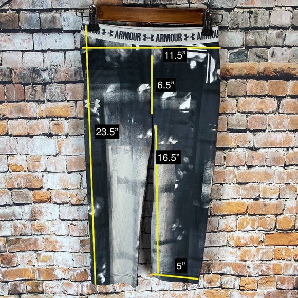 Under Armour Black & White Capri Leggings - Picture 5 of 5